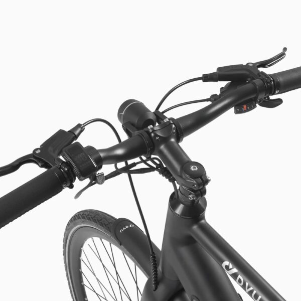 DYU Stroll 1 sähköpyörä parkissa sateen jälkeen