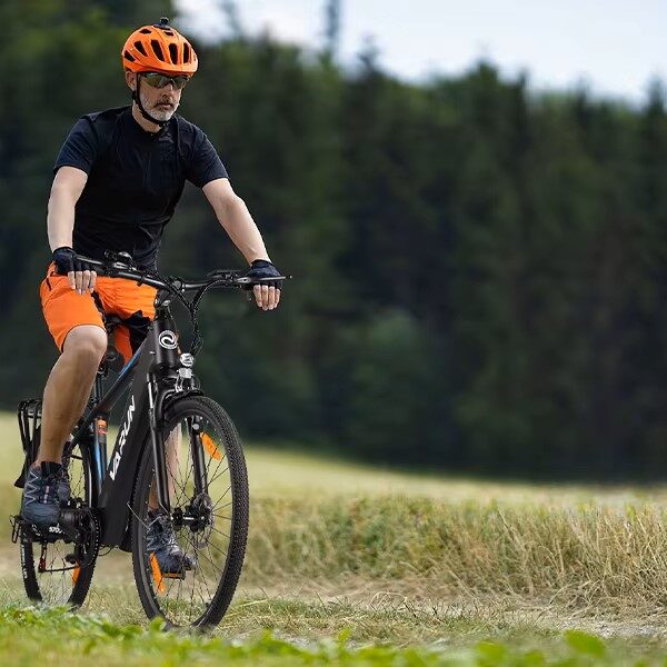 VARUN S700 -sähköpyörä auringonlaskussa