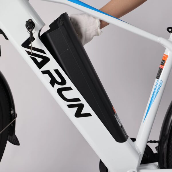 VARUN S700 -sähköpyörä auringonlaskussa