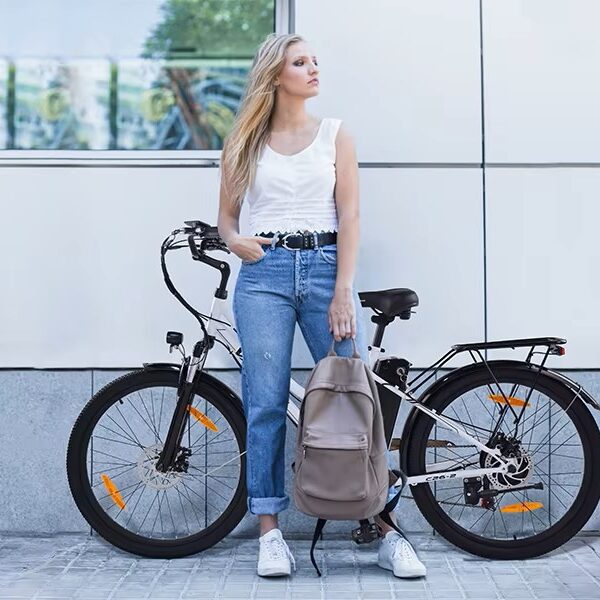 Laadukas unisex-sahkopyora vahvalla rungolla ja helppokayttoisella naytolla