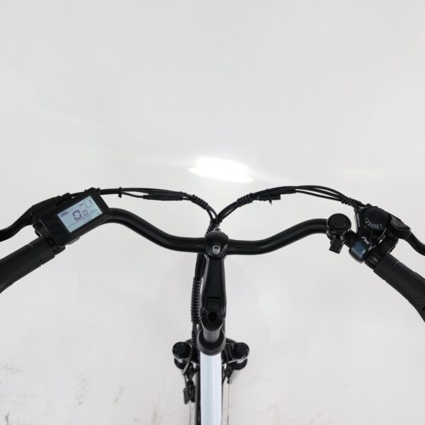 LED-valot ja kolmiportainen poljinavustus tekevat ajosta turvallista