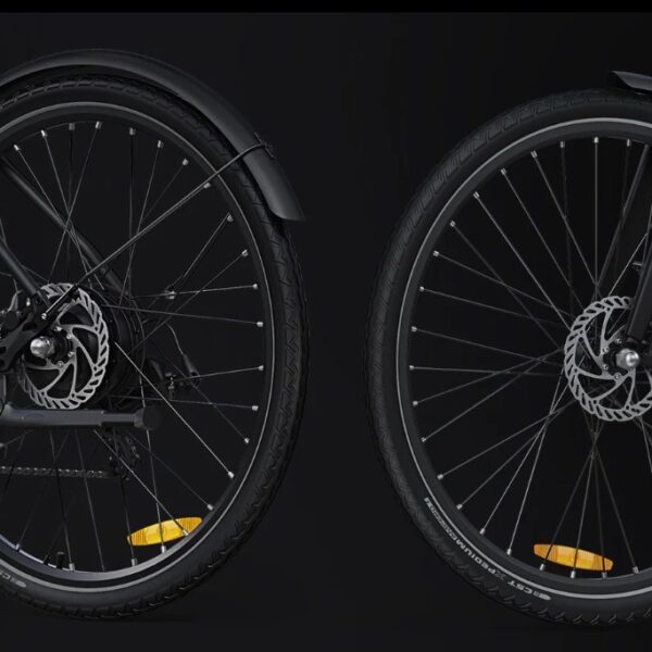 Alhaalta kuvattu satulaputki ja poljin