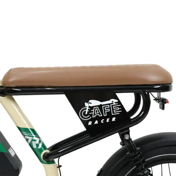 Onesport W66 sähköfatbike ajamassa metsäpolulla