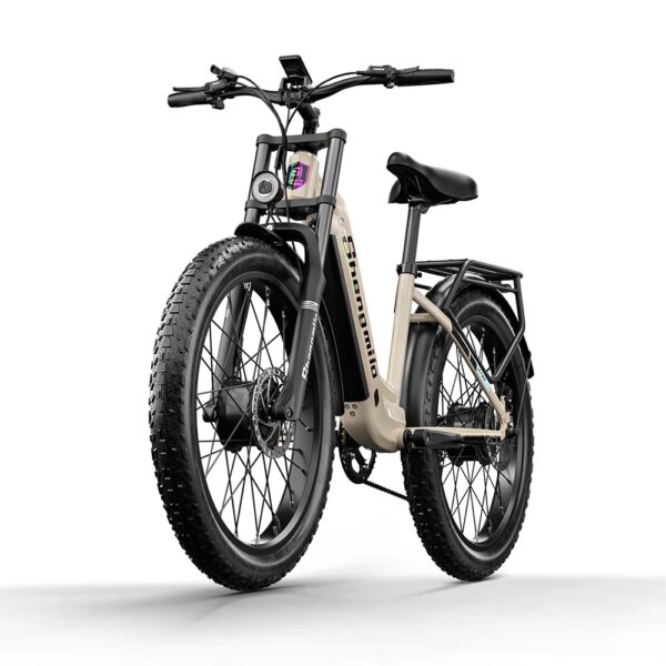 Täydessä vauhdissa metsätiellä