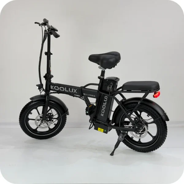 Pyörä ylämäessä Kruunuvuoren soratiellä