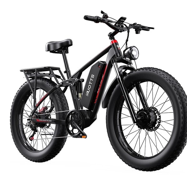 Musta sähköfatbike etuvalolla ja tavaratelineellä