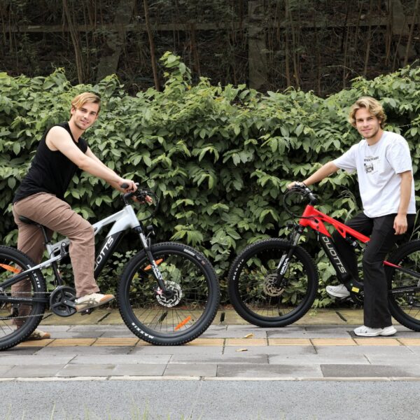 Duotts EMT E29 maastopyörä vaativalla polulla