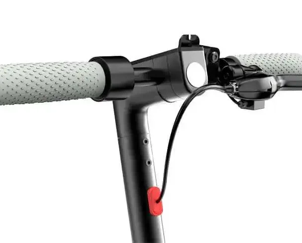 Ooktek D8 Pro sähköpotkulauta sivuprofiili täydessä vauhdissa