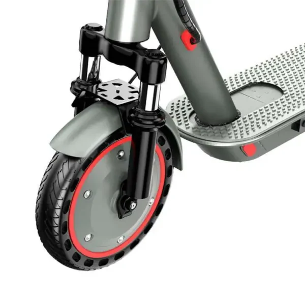 Ooktek D8 Pro sähköpotkulauta pystyssä kotipihan asvaltilla