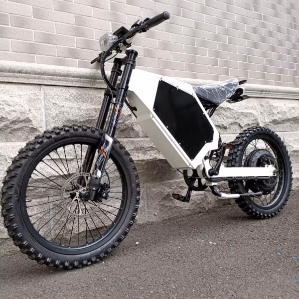 Bomber S1 sähköpyörä Kruunuvuorenrannan rannassa