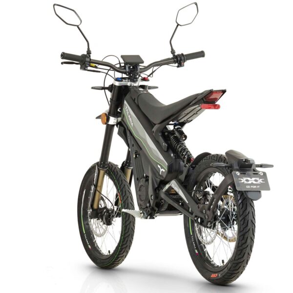 Talaria X3 sähkömopo sivuprofiili kaupungissa