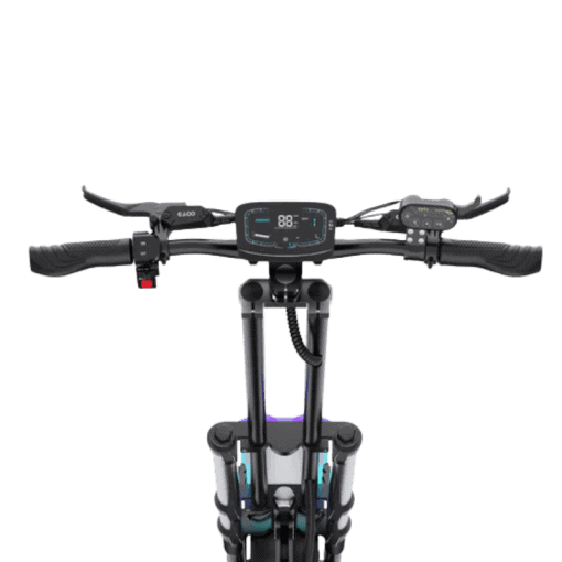 rannassa OOTD TD90 – Sähköpotkulauta iltavalaistuksessa kaupunkikadulla