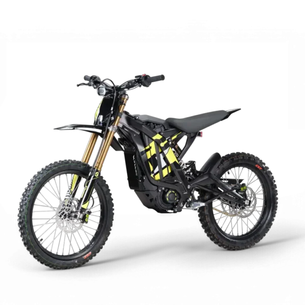 Surron Light Bee X sähkömopo jyrkässä mäennousussa