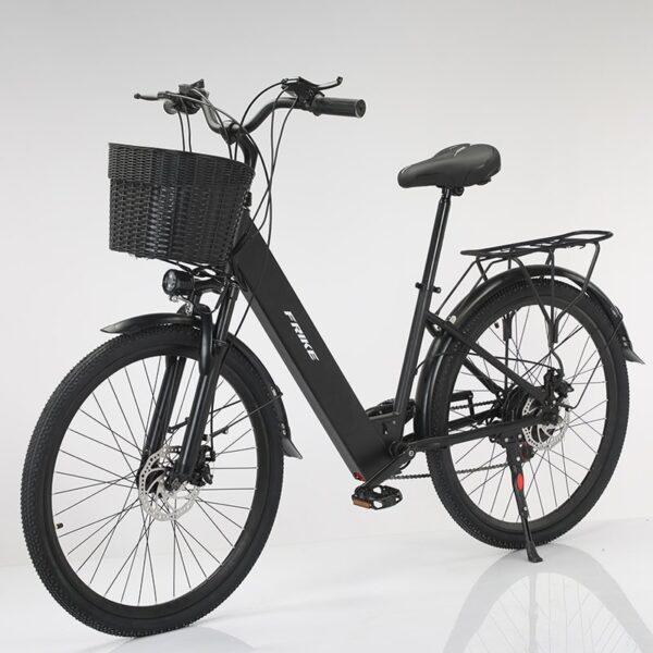 Frike X4 sähköpyörä rullaa kivetyillä kaduilla – 28x1.75 renkaat tekevät ajosta mukavaa.