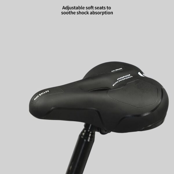 "Pyöräilijä ajaa Frike F7 sähköpyörällä metsäpolkua pitkin keväisessä maisemassa."