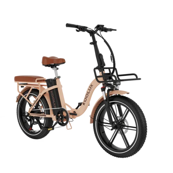 Koolux X16 sähköfatbike leveillä renkailla kaupunkiajossa