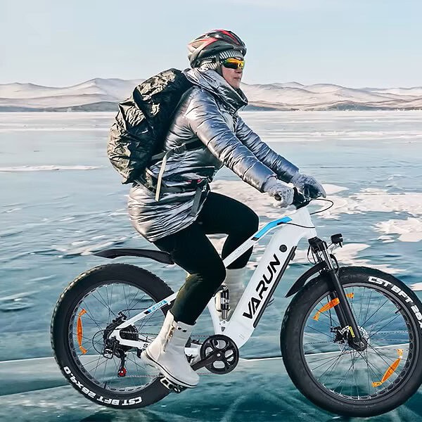 varun-s26-1-fatbike-valkoinen-takaa-kuvattu-sahkopyora.jpg.jpg